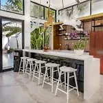 Villa Giraffe Seminyak, 4Br Short Walk To Potato Head
