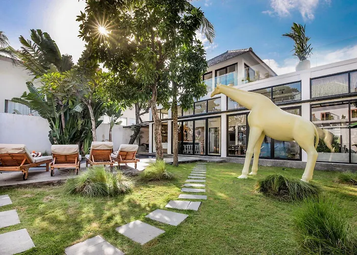 Villa Giraffe Seminyak, 4Br Short Walk To Potato Head