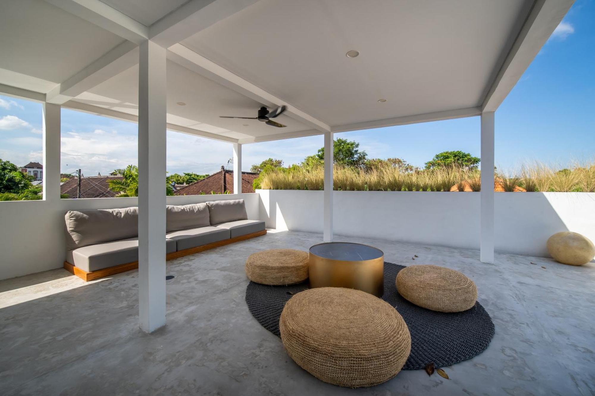 Giraffe Seminyak, 4br Short Walk To Potato Head Villa *