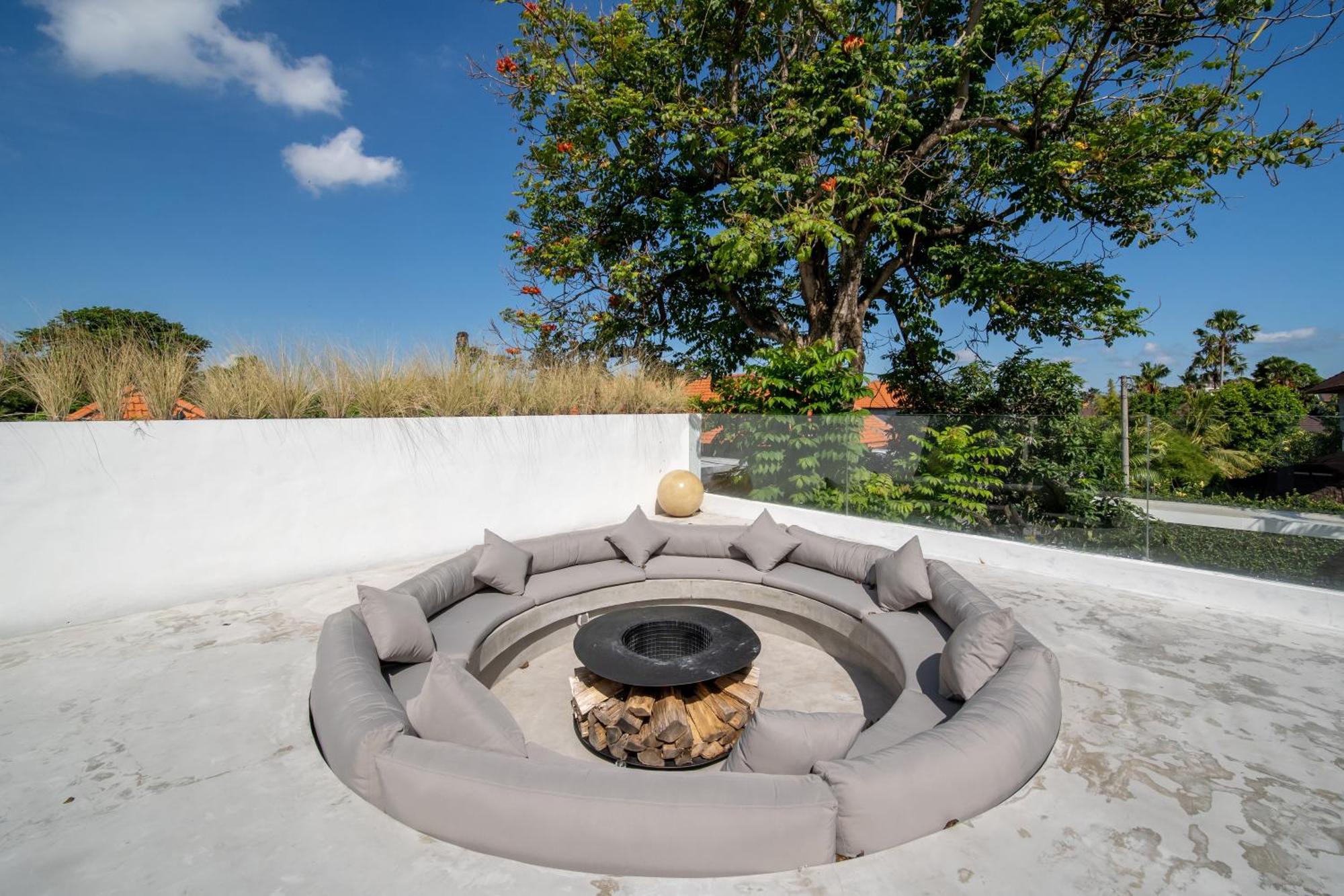 Giraffe Seminyak, 4br Short Walk To Potato Head Villa Seminyak (Bali)