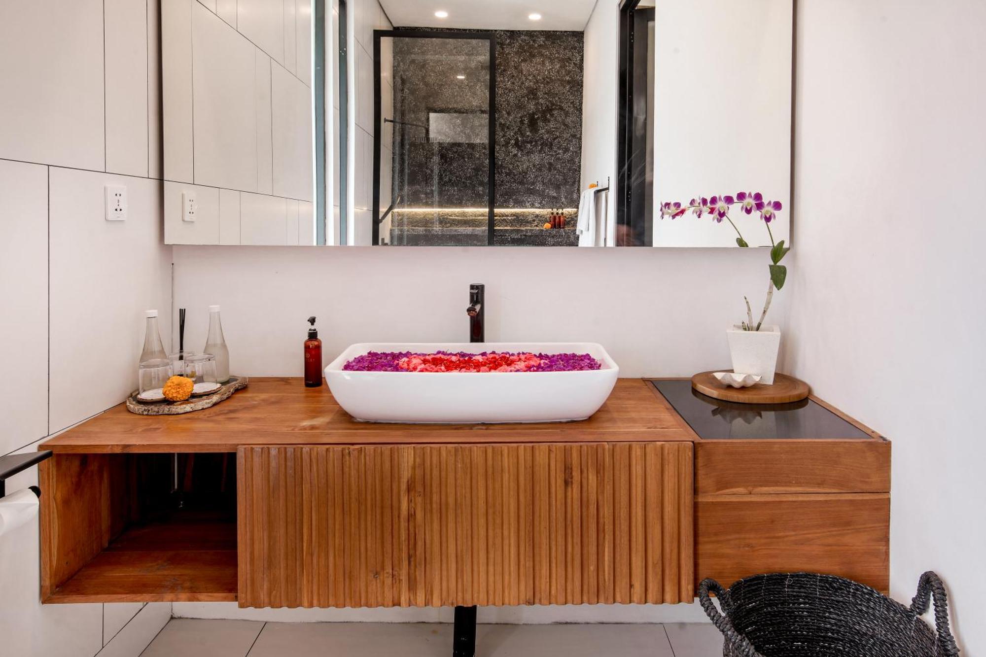 Giraffe Seminyak, 4br Short Walk To Potato Head Villa Seminyak (Bali)