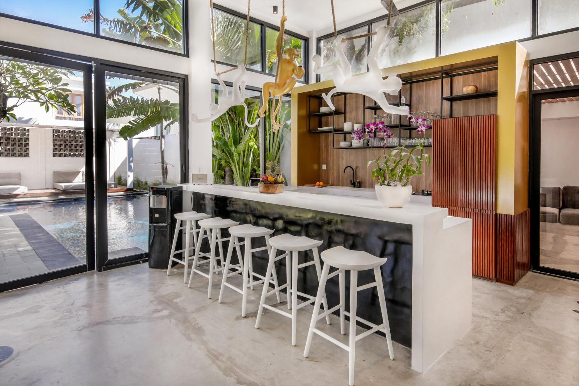 Giraffe Seminyak, 4br Short Walk To Potato Head