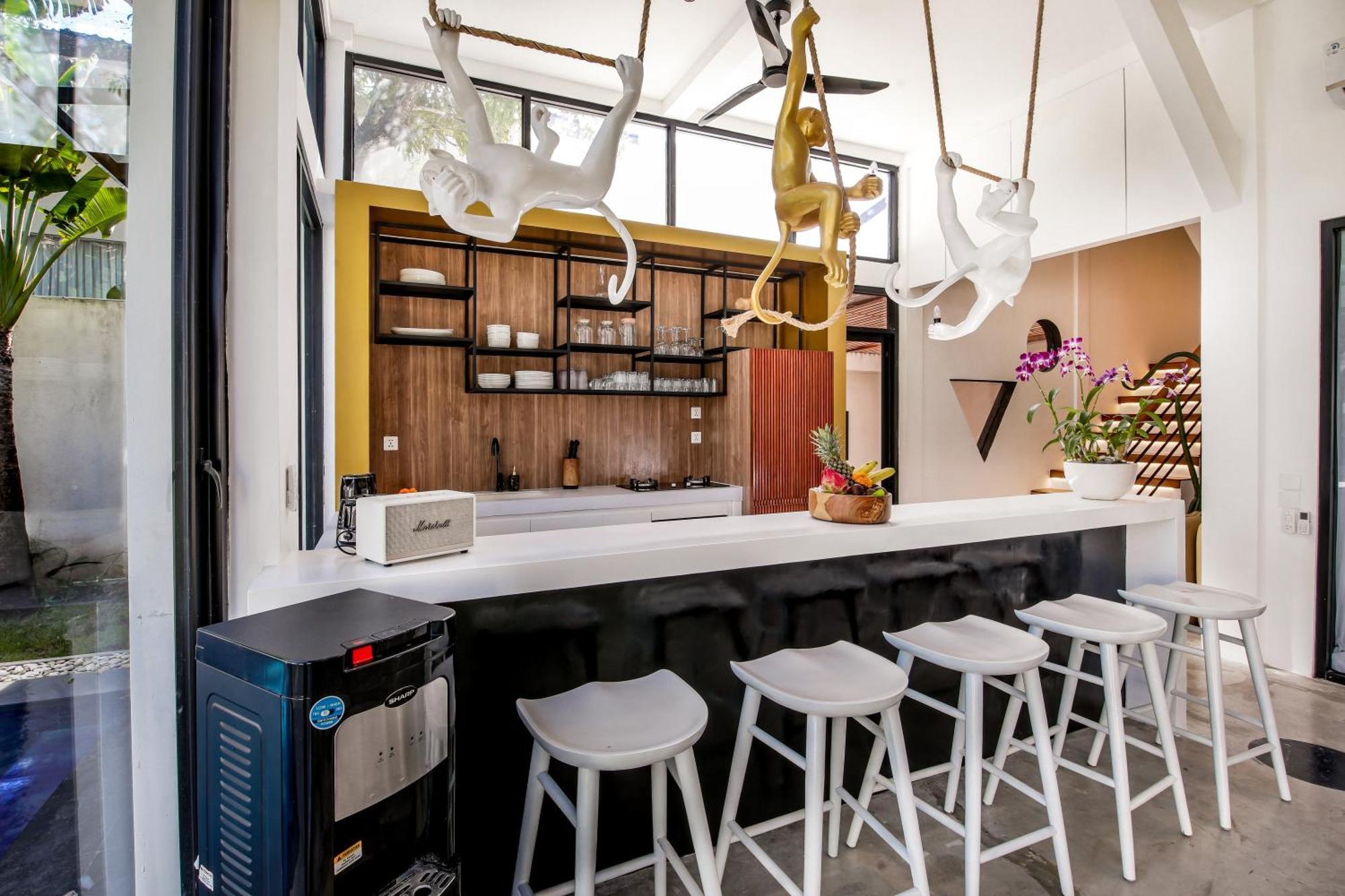 Giraffe Seminyak, 4br Short Walk To Potato Head Villa *