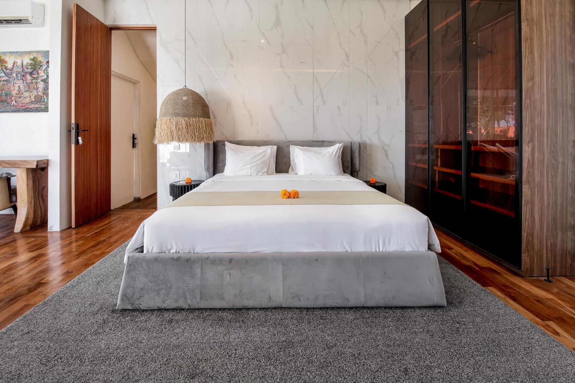 Villa Giraffe Seminyak, 4br Short Walk To Potato Head Seminyak (Bali)
