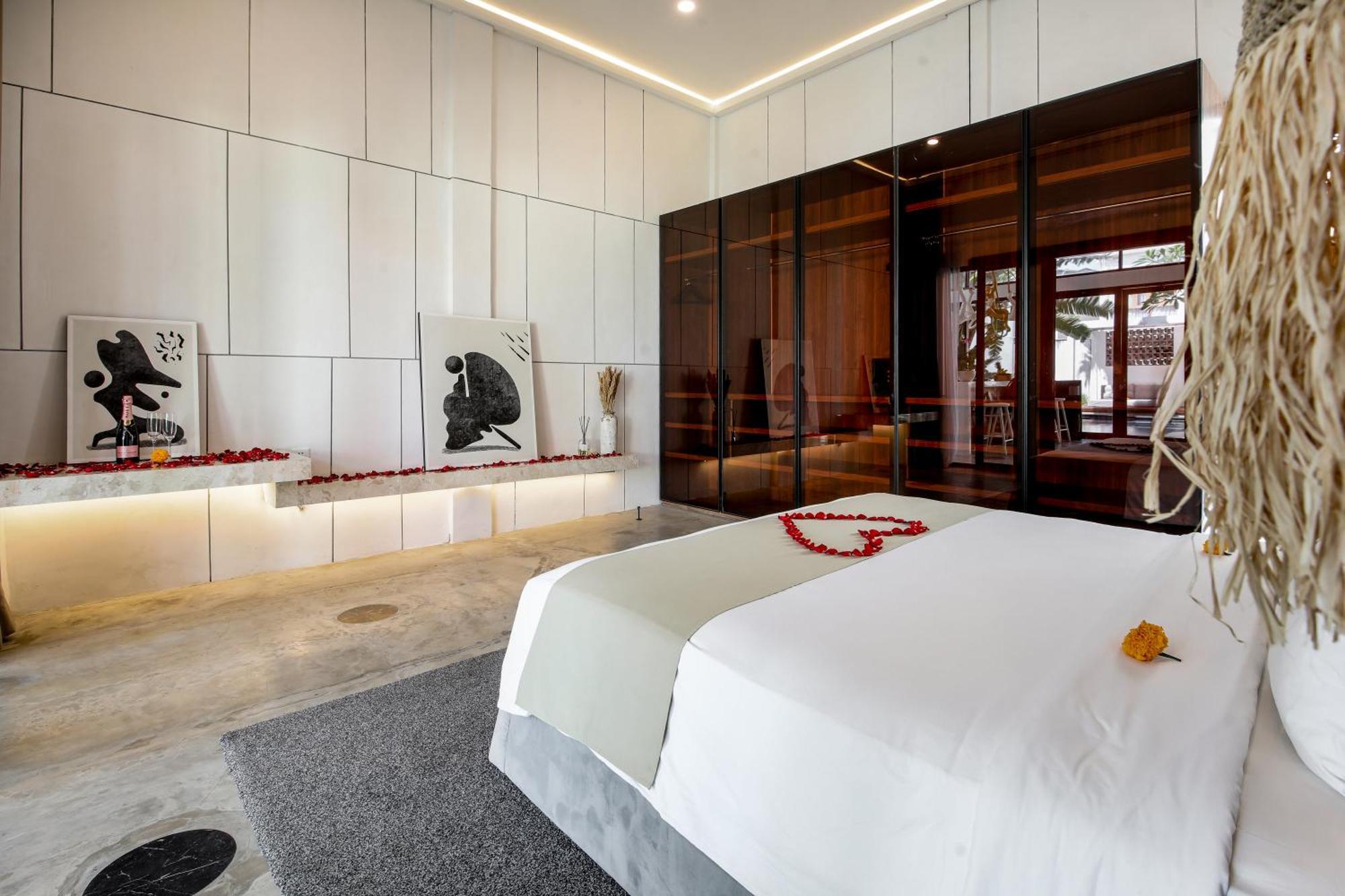 Villa Giraffe Seminyak, 4br Short Walk To Potato Head Seminyak (Bali)