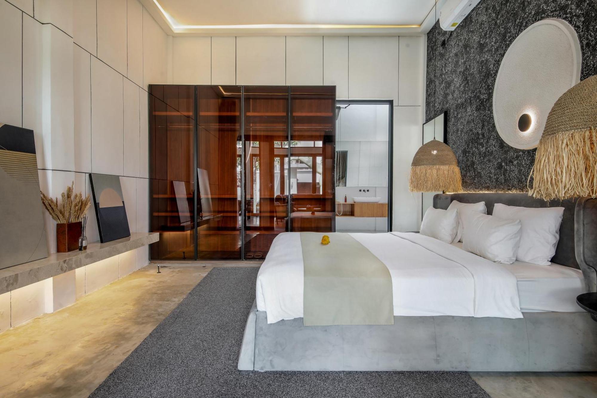 Giraffe Seminyak, 4br Short Walk To Potato Head