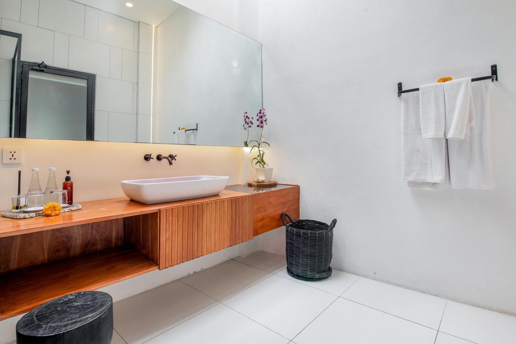 Giraffe Seminyak, 4br Short Walk To Potato Head *