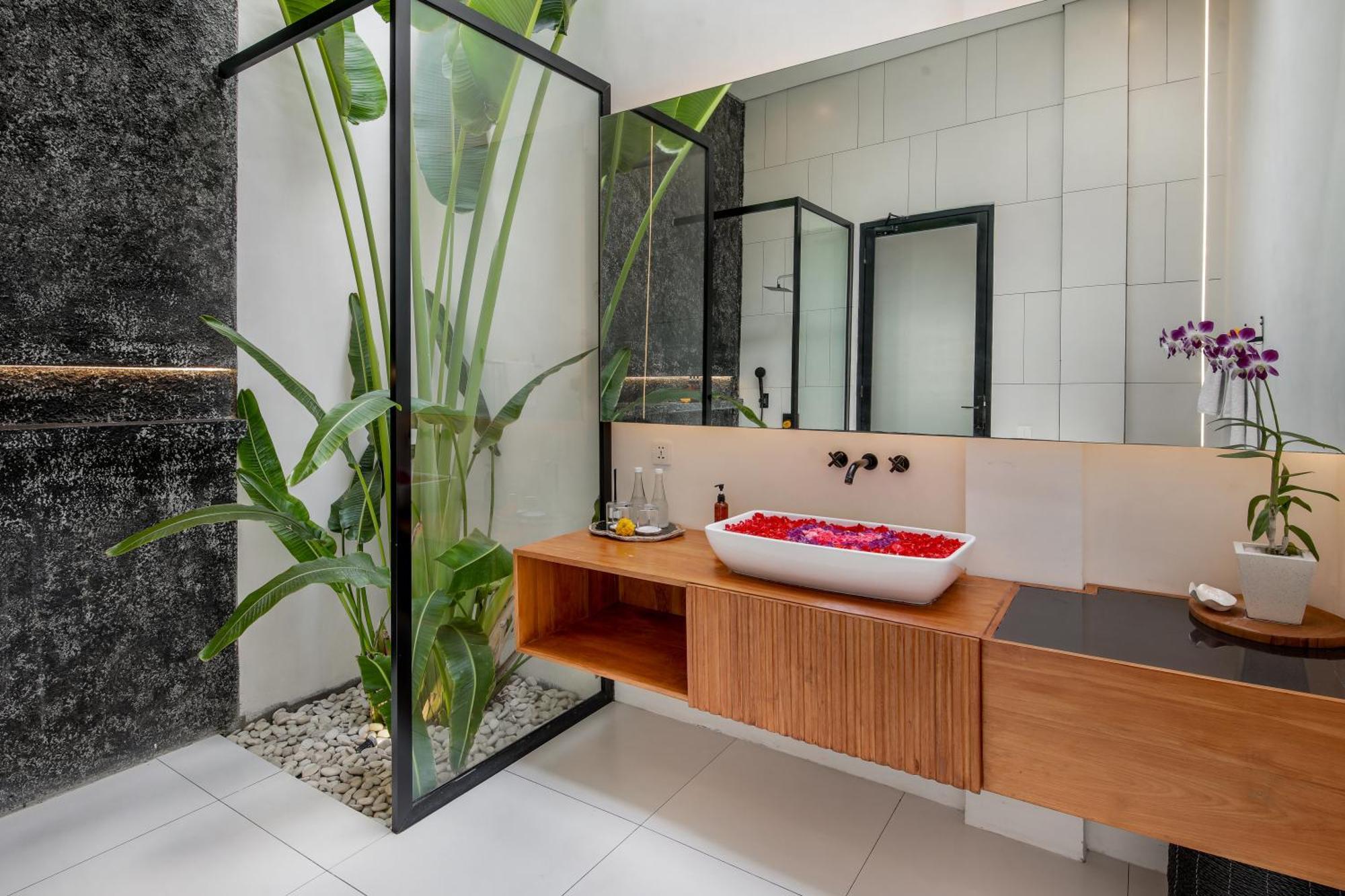 Giraffe Seminyak, 4br Short Walk To Potato Head Seminyak (Bali)