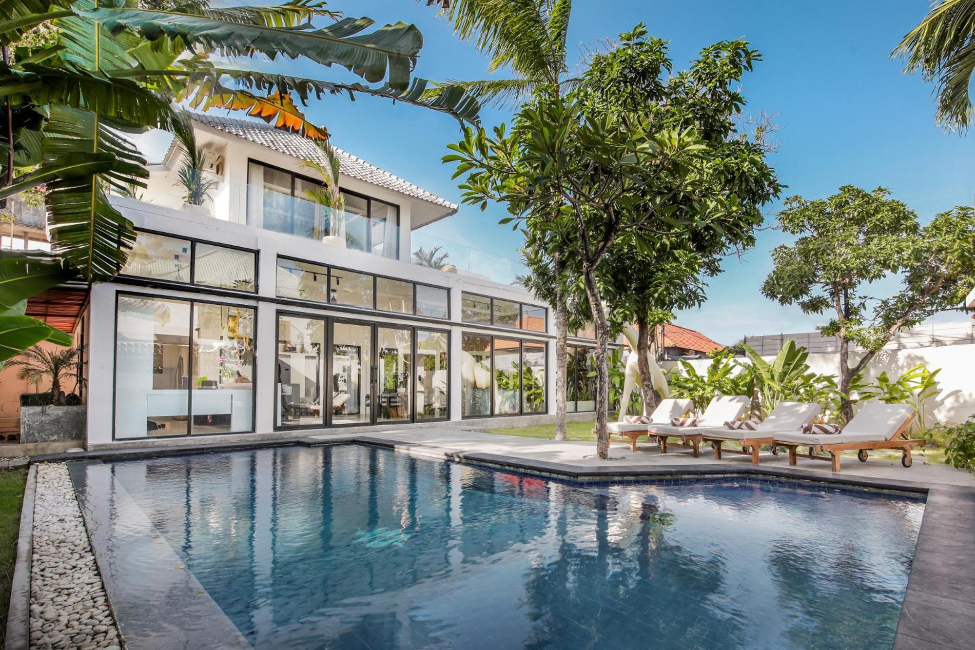 Villa Giraffe Seminyak, 4br Short Walk To Potato Head