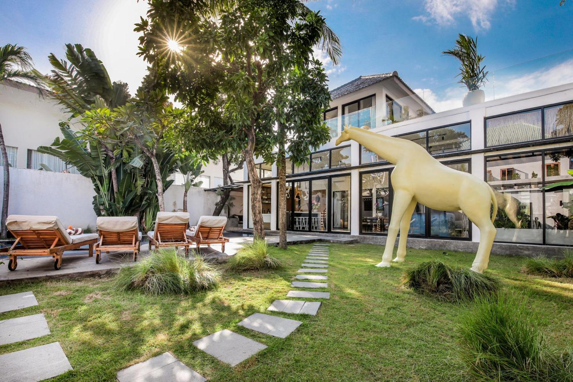 Giraffe Seminyak, 4br Short Walk To Potato Head Villa